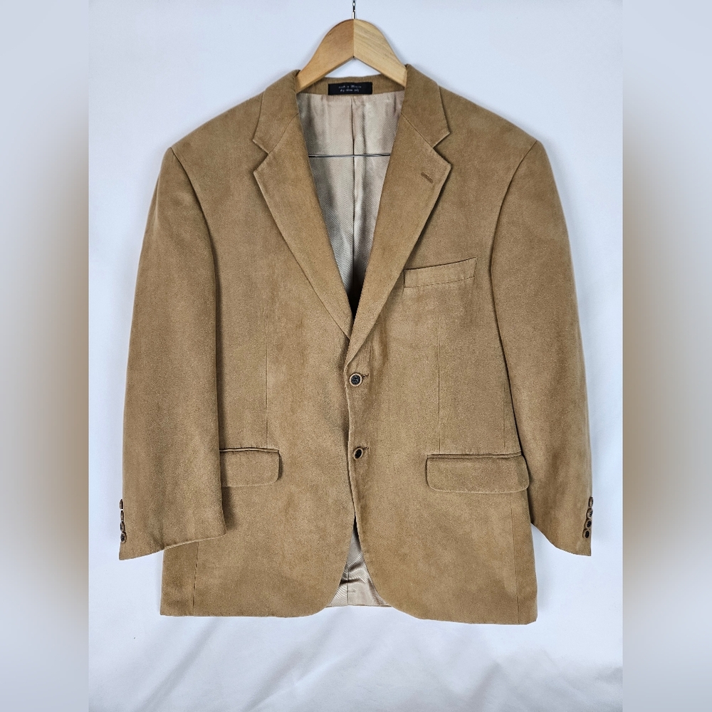 Gianfranco RuffiniI TanSport Coat with Notched Lapels and Tailored Silhouette
